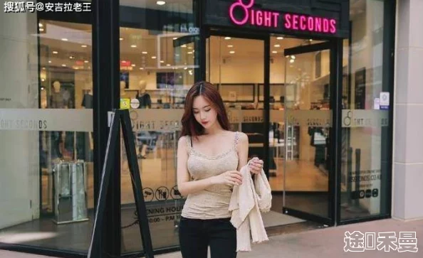 美女啪啪动态图，画面生动有趣，让人忍不住多看几眼，真是视觉享受！